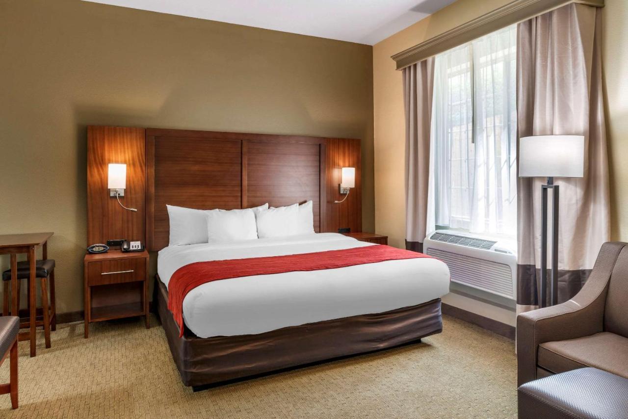 Comfort Suites Eugene Bagian luar foto