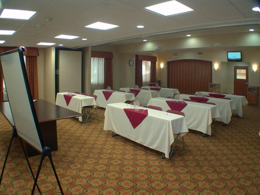 Comfort Suites Eugene Bagian luar foto