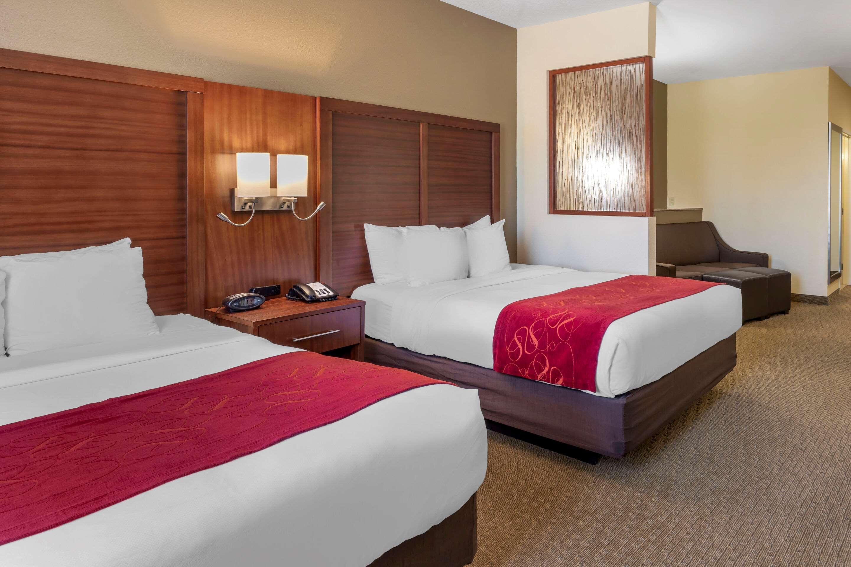 Comfort Suites Eugene Bagian luar foto