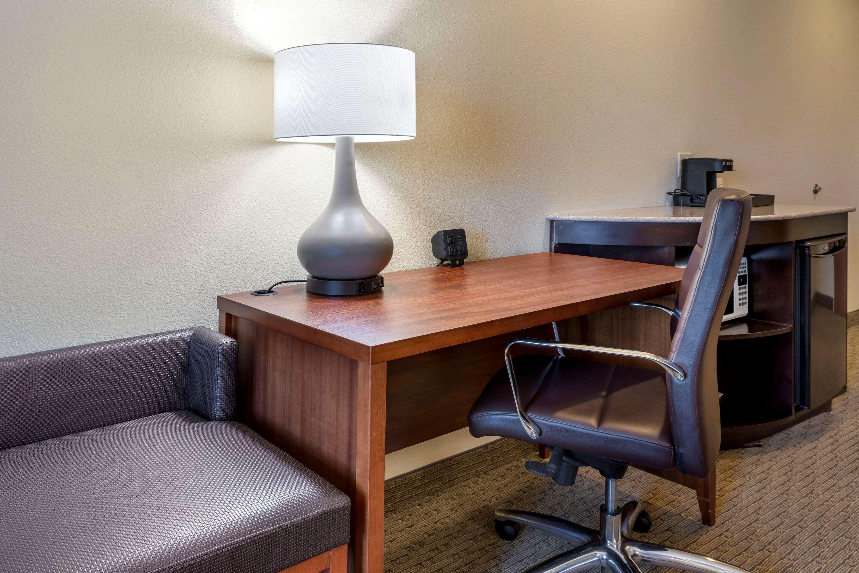 Comfort Suites Eugene Bagian luar foto