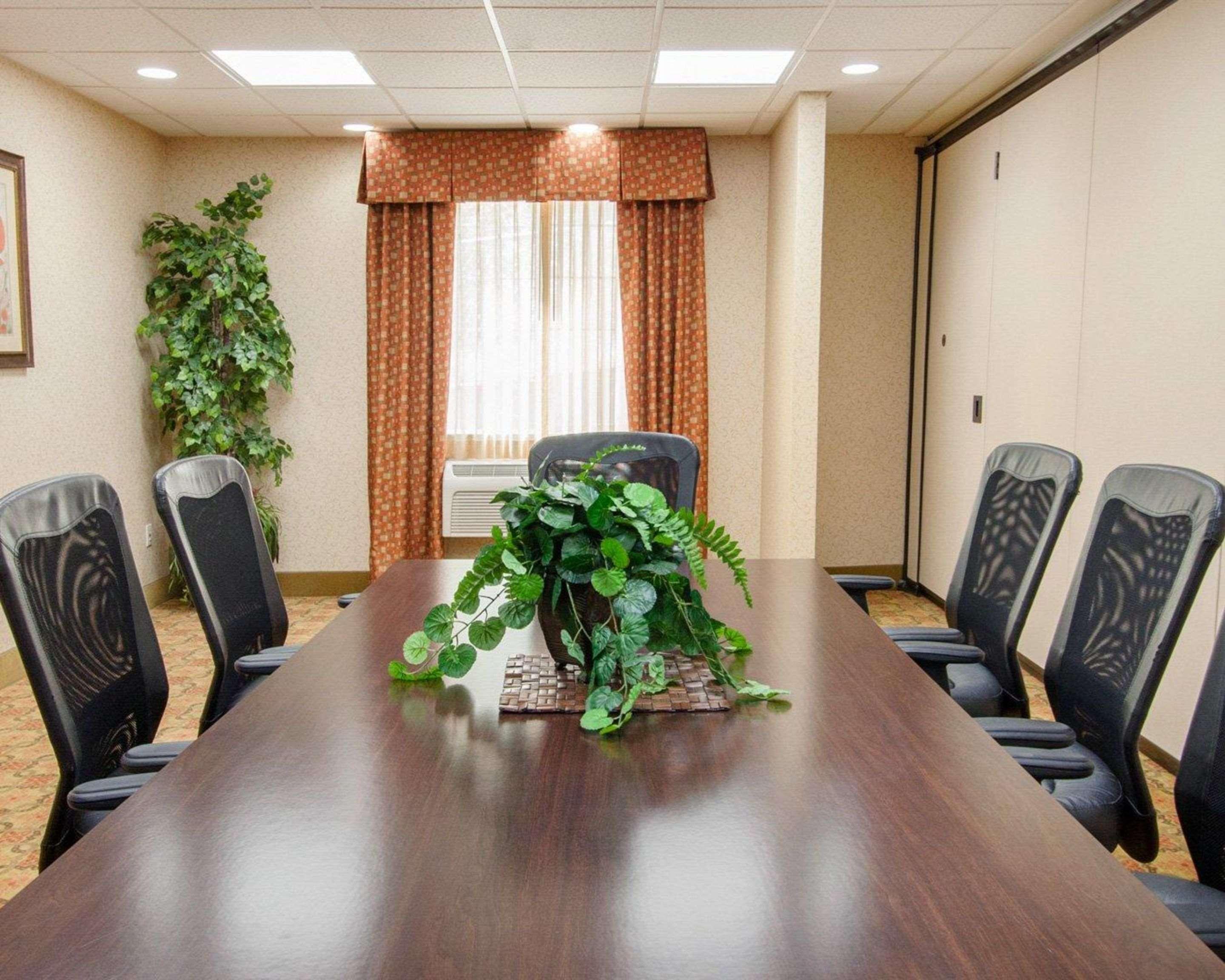 Comfort Suites Eugene Bagian luar foto
