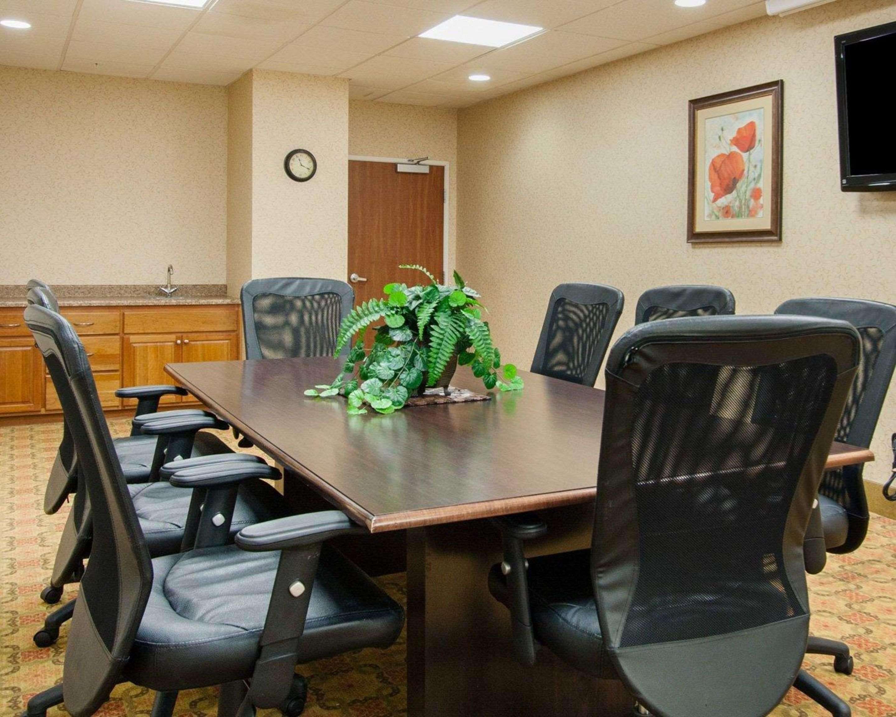 Comfort Suites Eugene Bagian luar foto