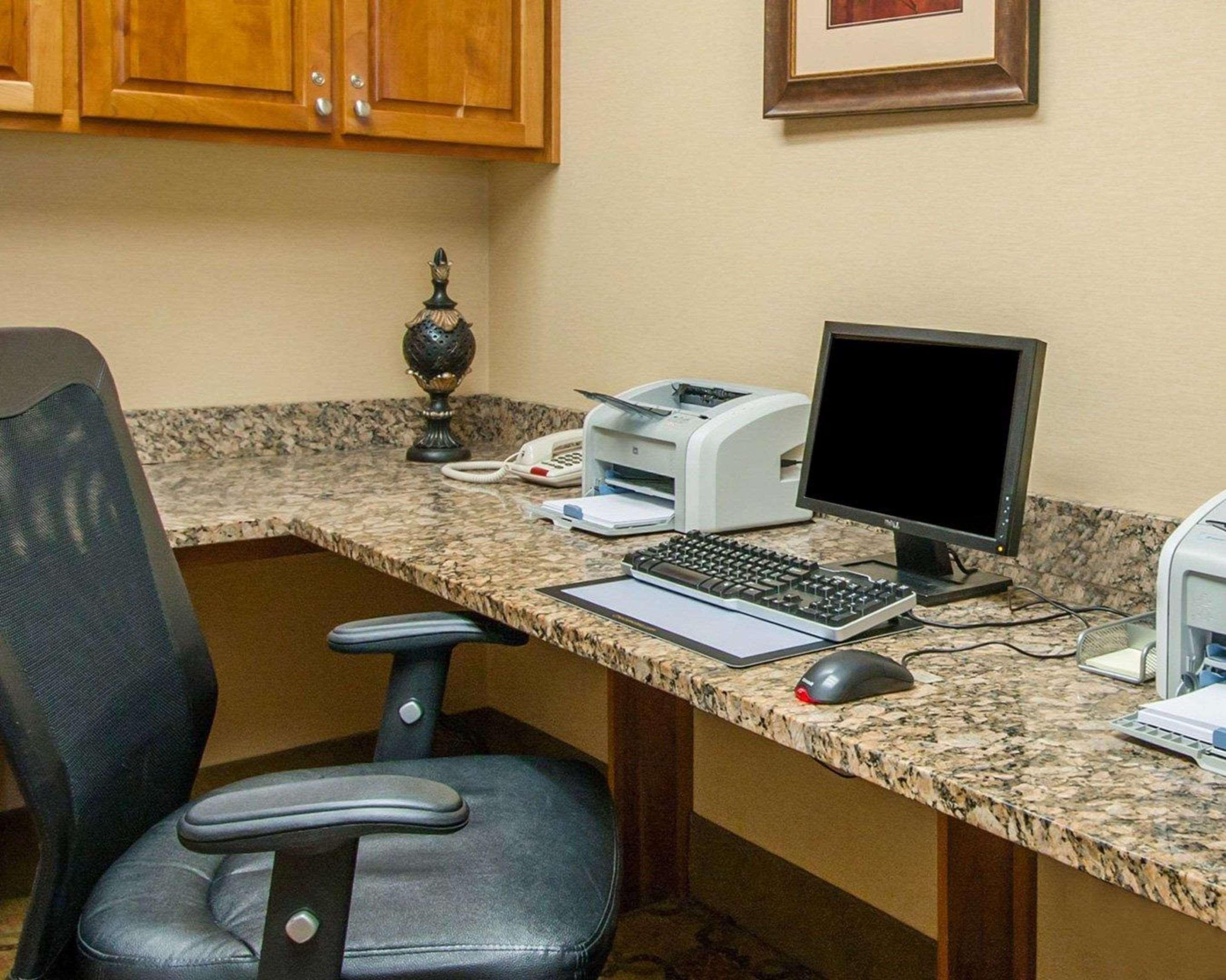Comfort Suites Eugene Bagian luar foto