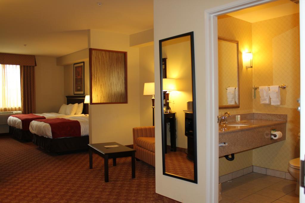Comfort Suites Eugene Bagian luar foto