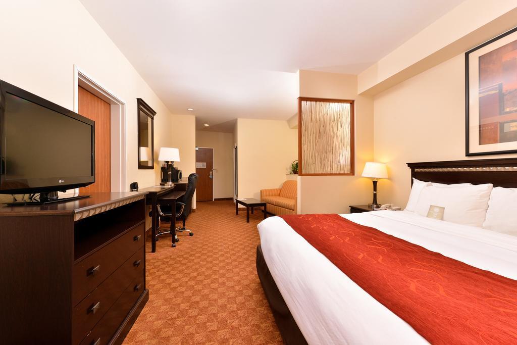 Comfort Suites Eugene Bagian luar foto