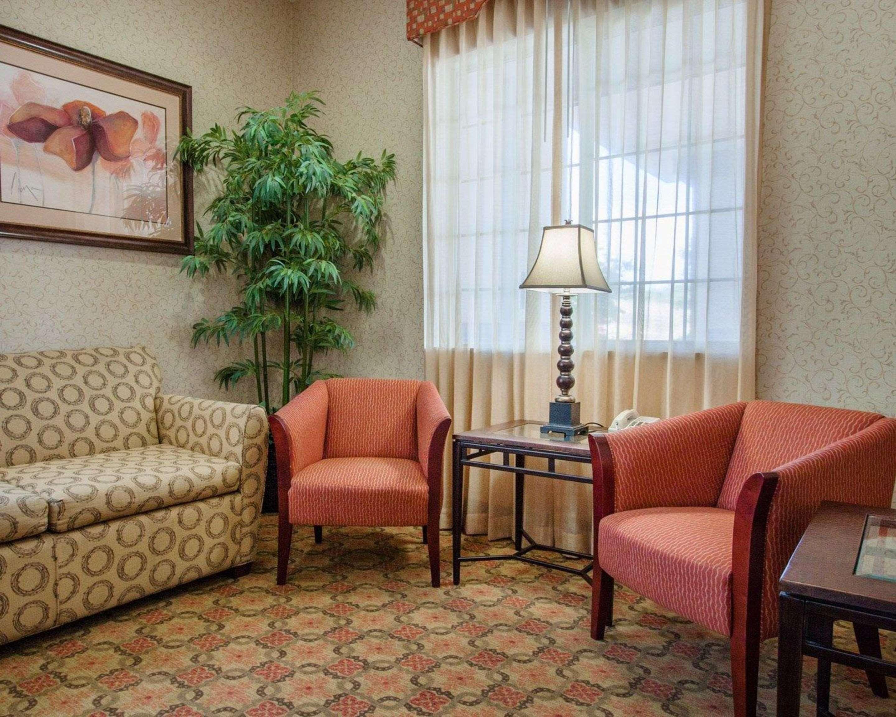 Comfort Suites Eugene Bagian luar foto