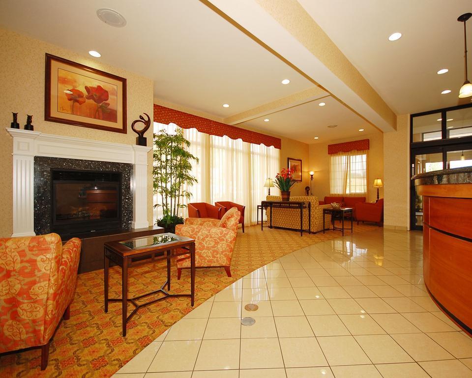 Comfort Suites Eugene Bagian luar foto