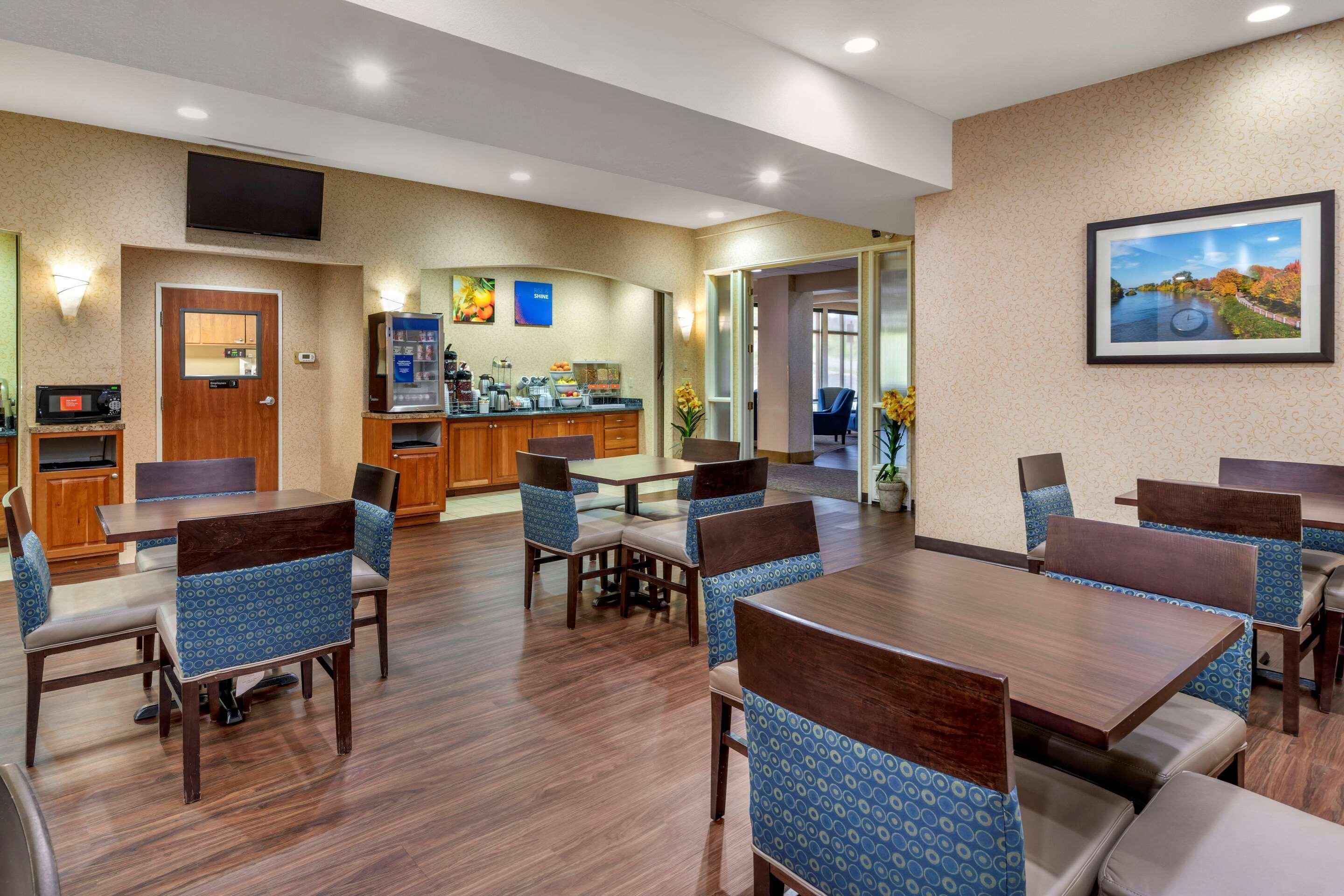 Comfort Suites Eugene Bagian luar foto