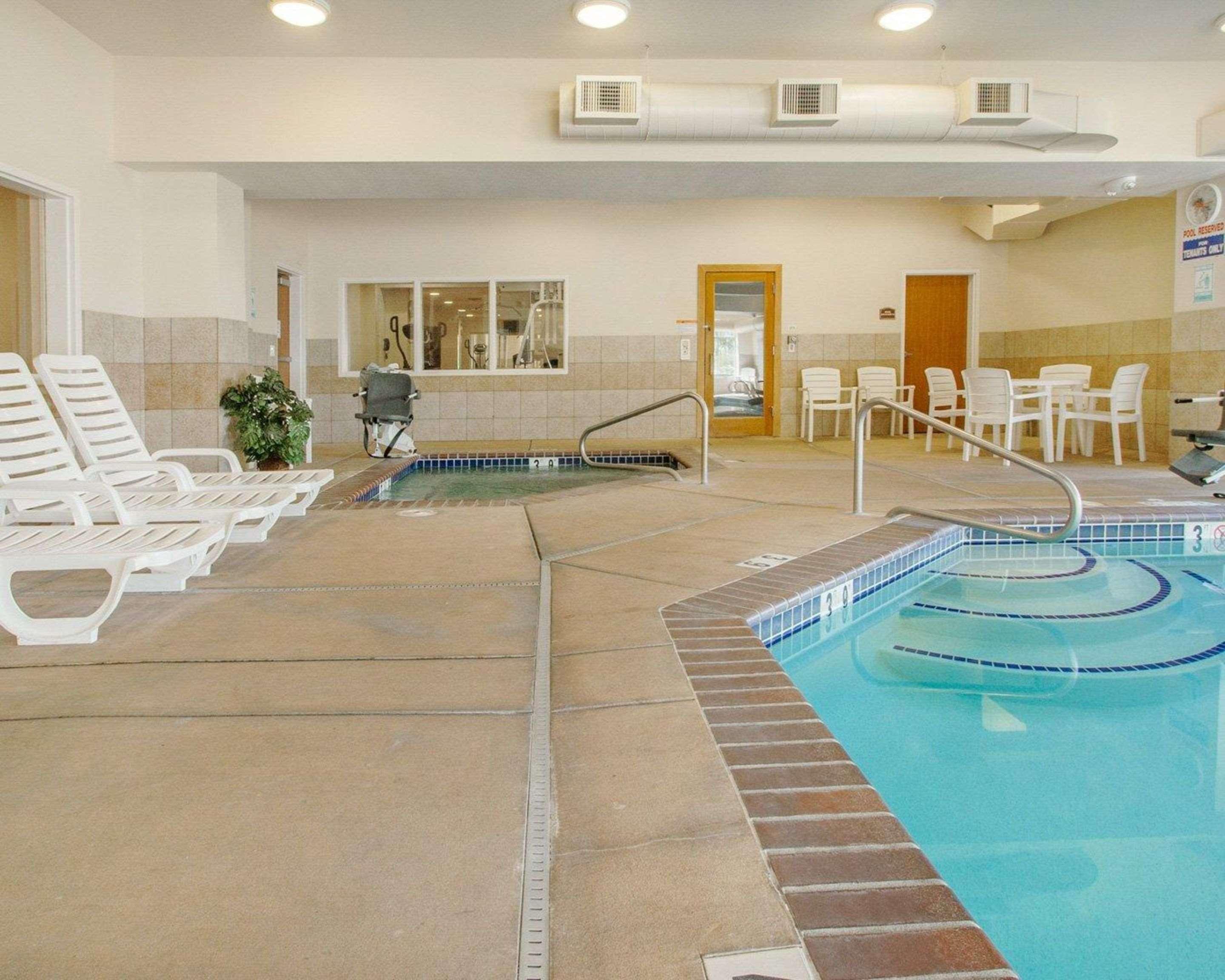 Comfort Suites Eugene Bagian luar foto