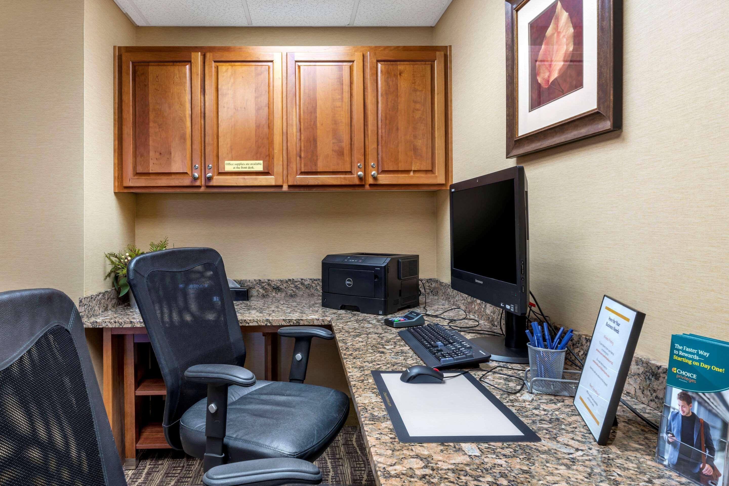 Comfort Suites Eugene Bagian luar foto