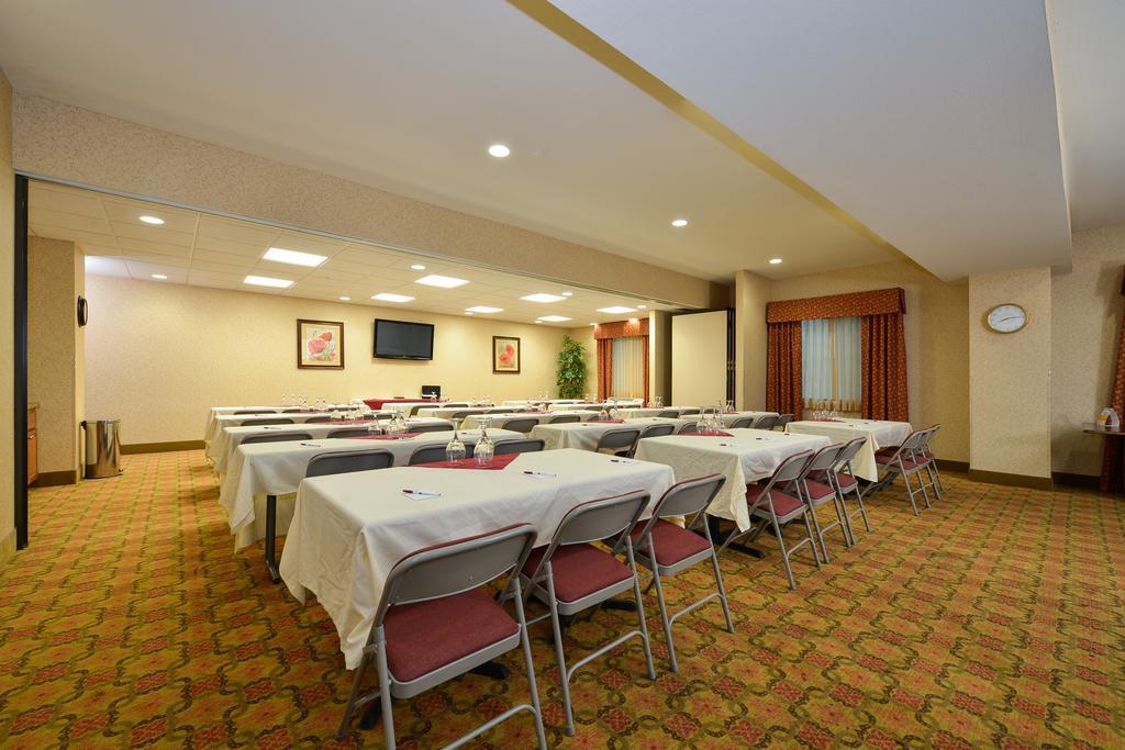 Comfort Suites Eugene Bagian luar foto