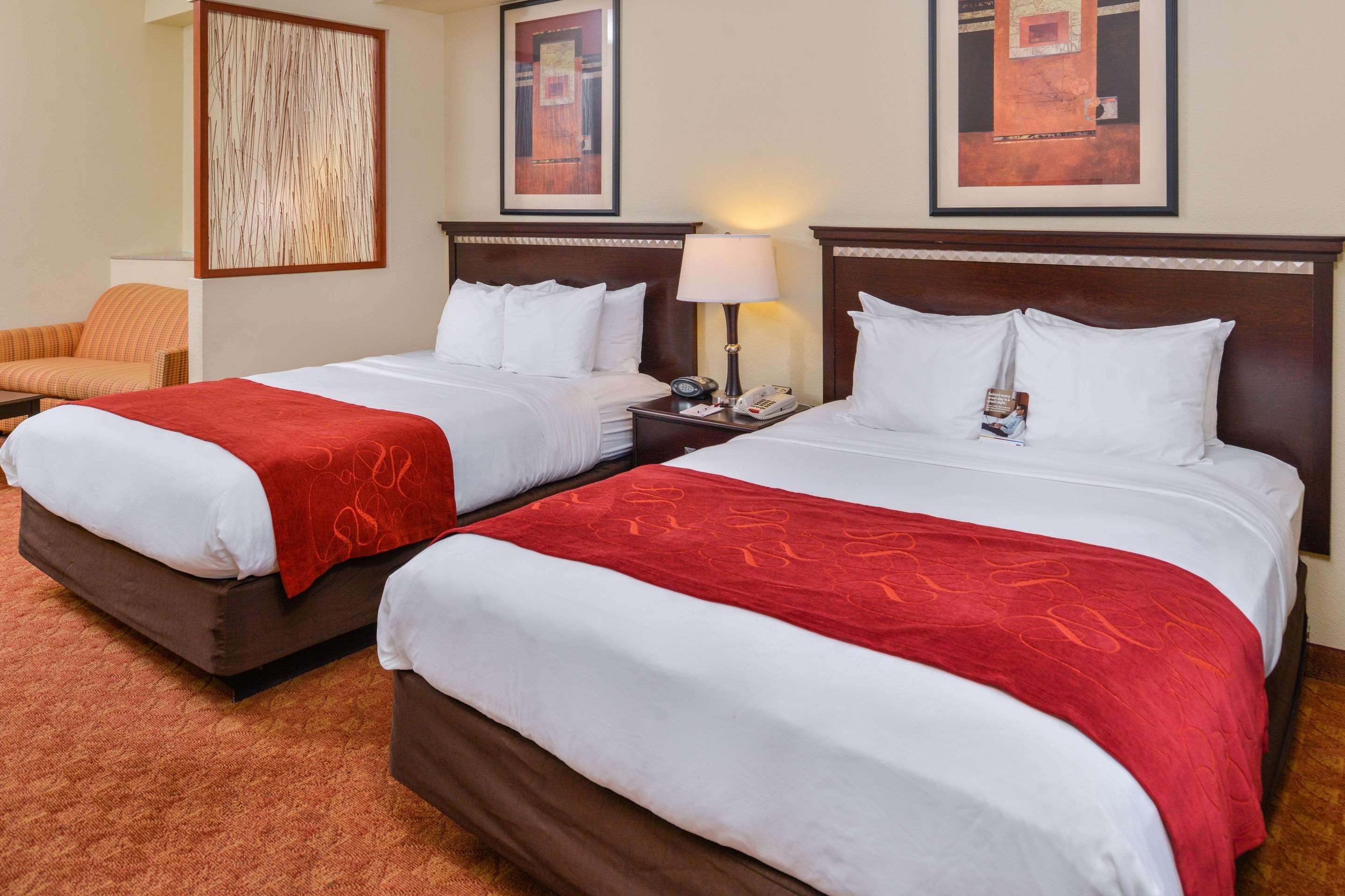 Comfort Suites Eugene Bagian luar foto