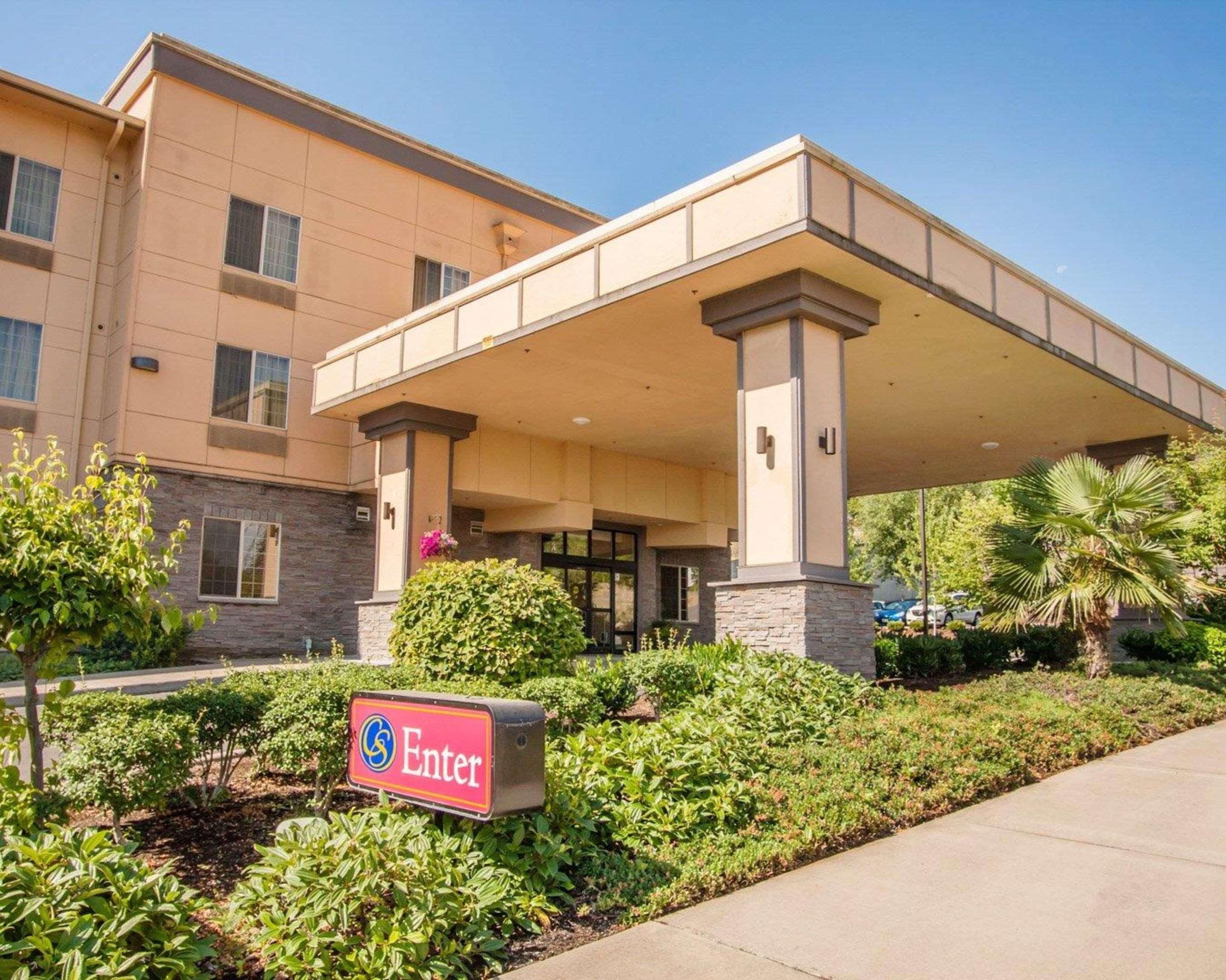 Comfort Suites Eugene Bagian luar foto