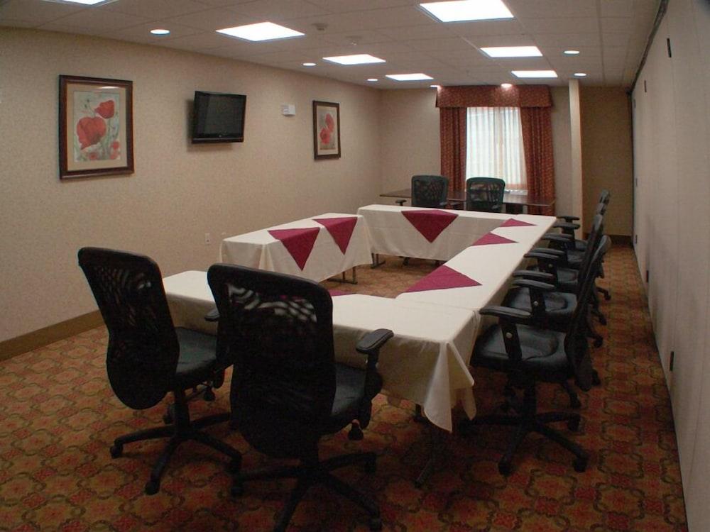 Comfort Suites Eugene Bagian luar foto