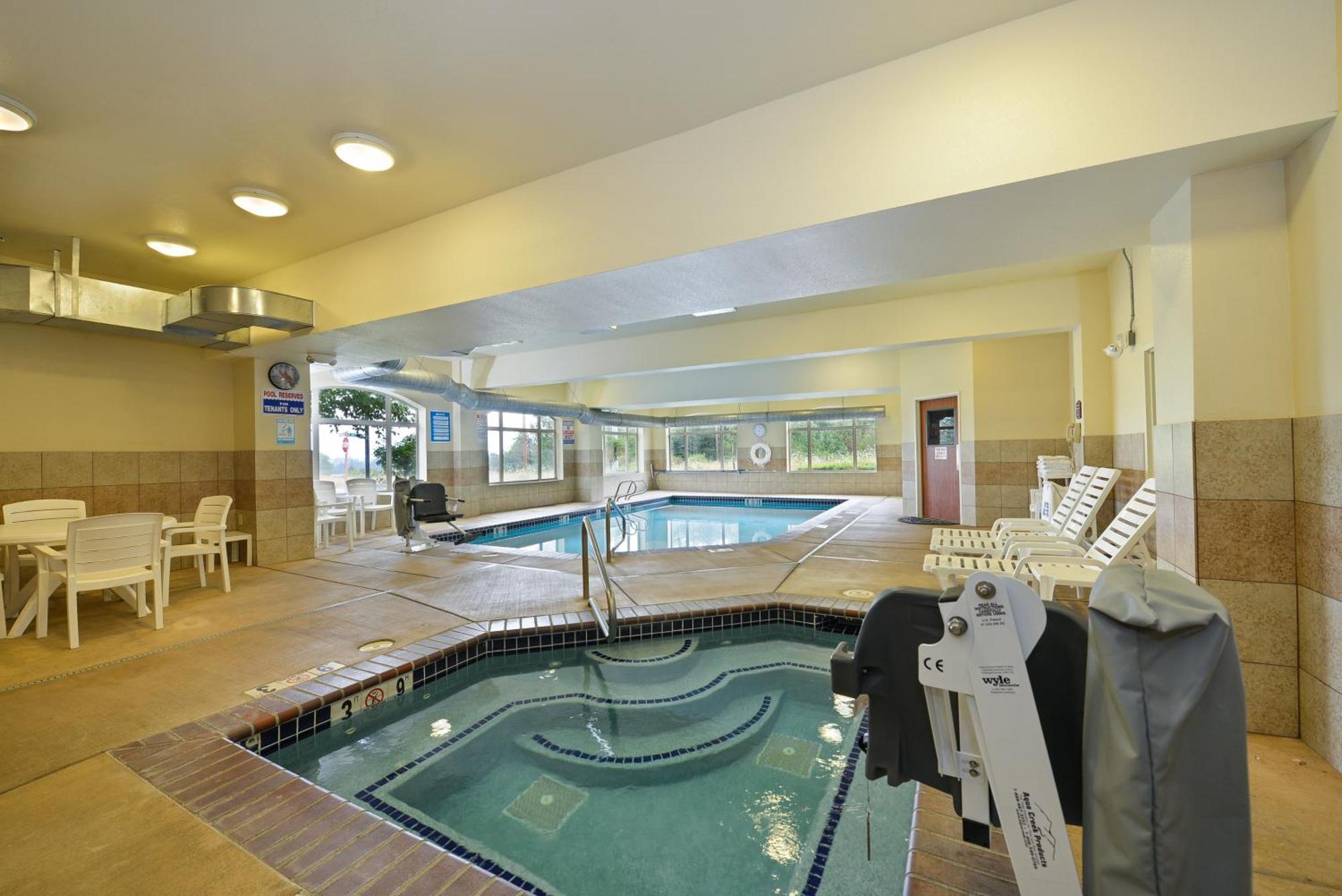 Comfort Suites Eugene Bagian luar foto